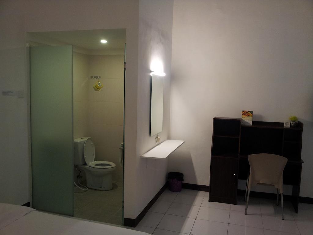 Loxy Inn Surabaya Zimmer foto