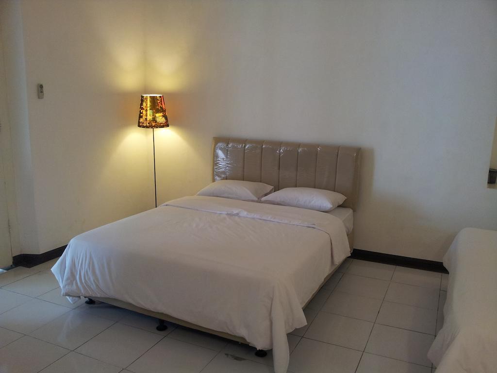 Loxy Inn Surabaya Zimmer foto