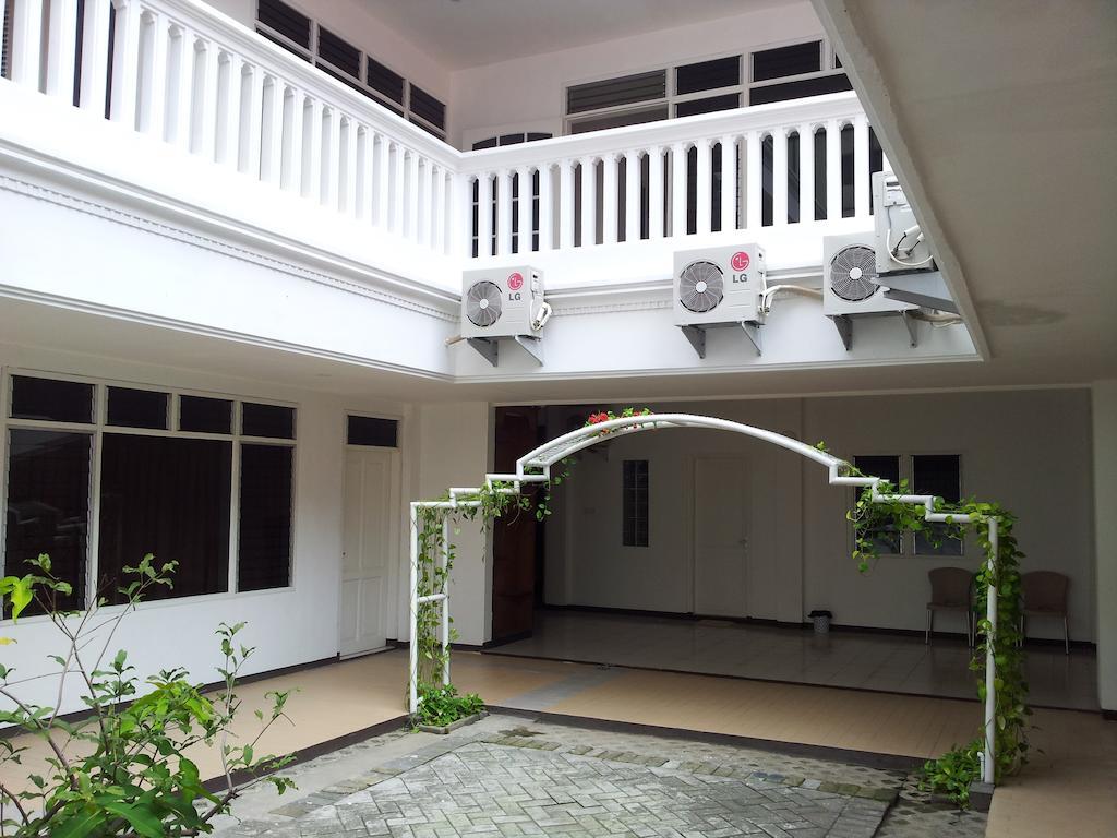 Loxy Inn Surabaya Exterior foto